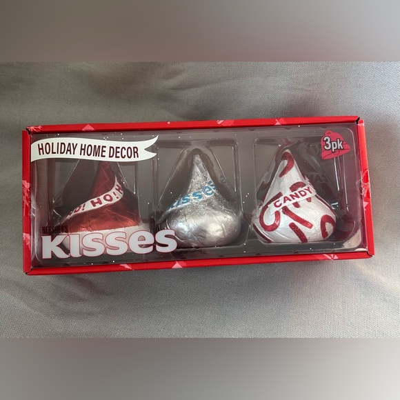 Christmas Resin Hersey’s Kisses Candy 3pc Decor Set - Picture 2 of 6